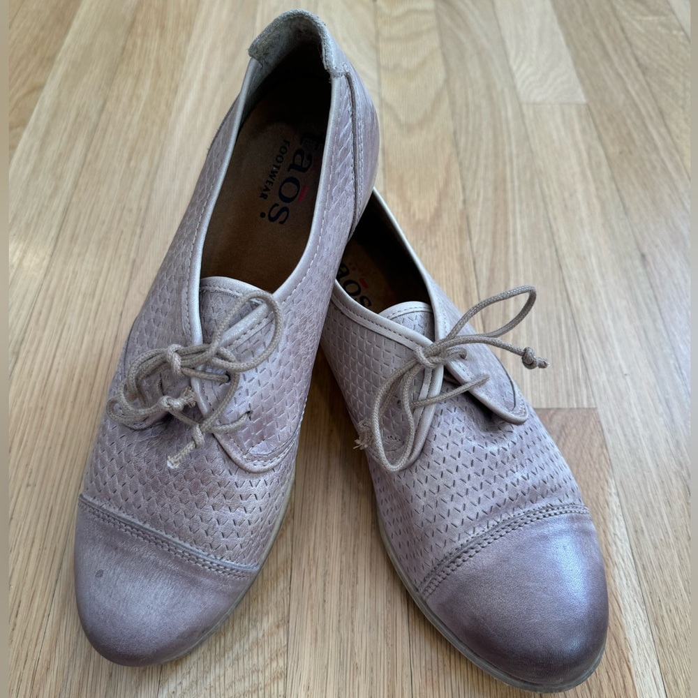 Taos Leather Jiminy flat in Sand